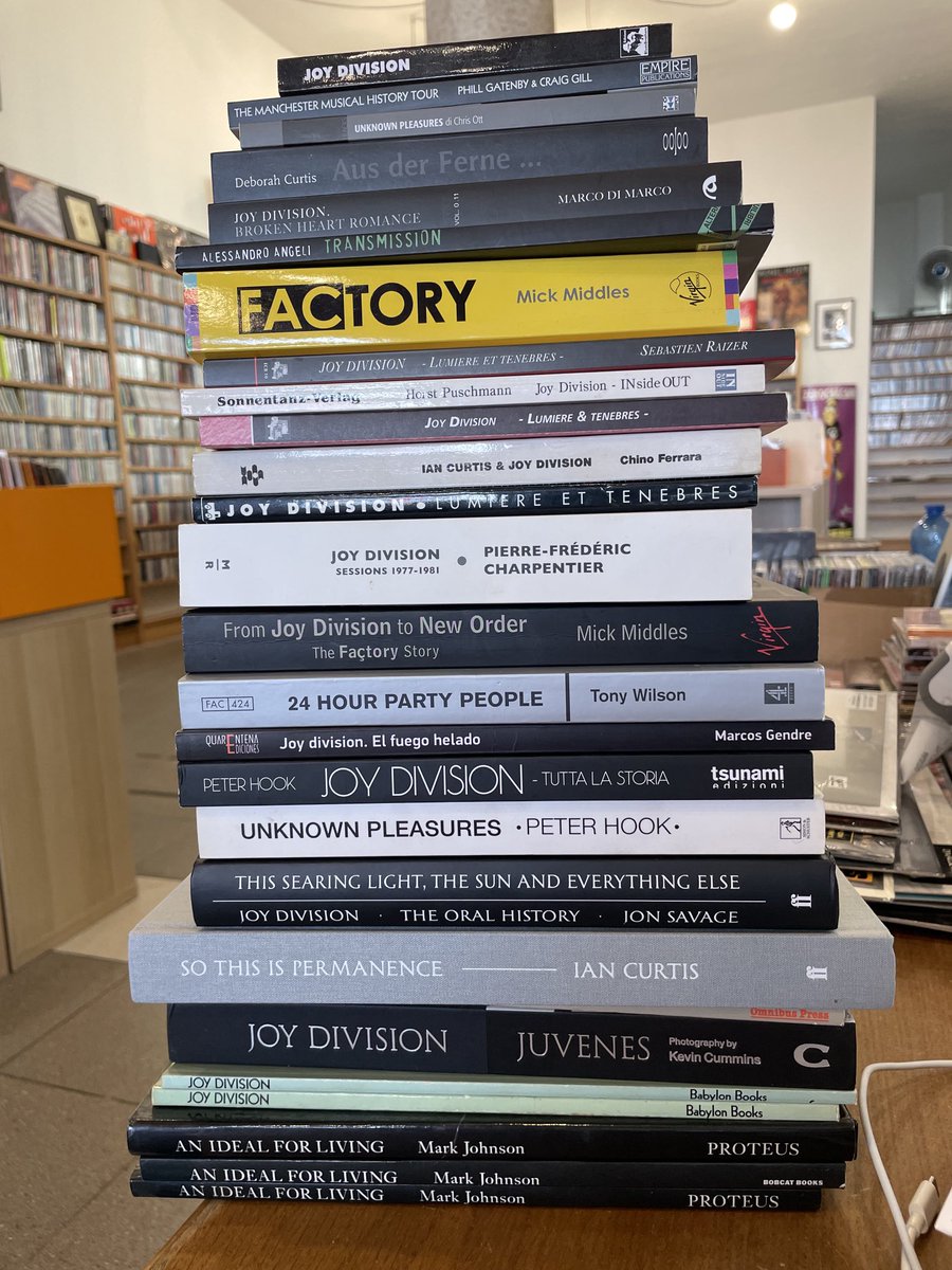 “Avete libri sui Joy Division?”