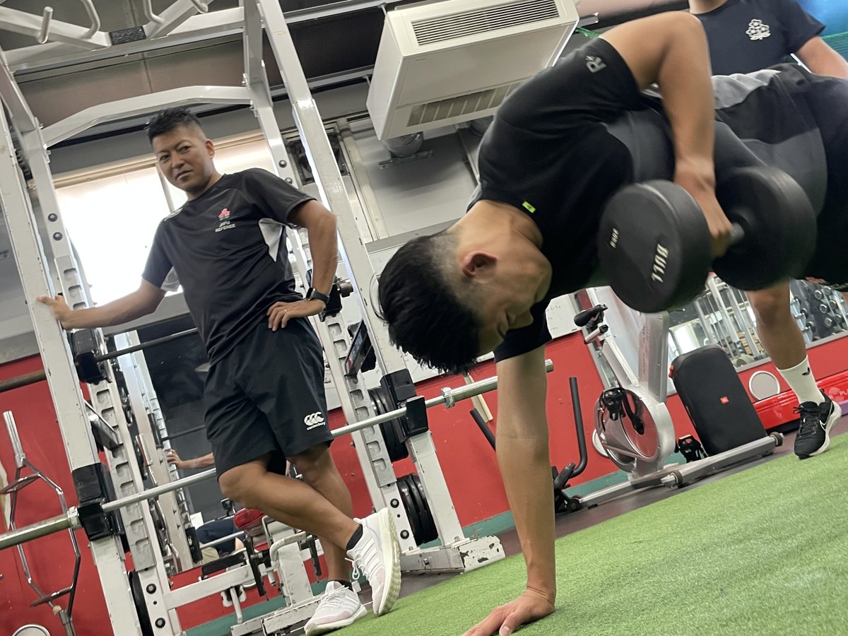 JapanRugbyMinna's tweet image. 縁の下の力持ちを意味する #UnsungHero 🦸♂️
第10回はS&Cコーチの #奥野純平 さん🏋 🏋
レフリーのパフォーマンスを最大限に引き出すS&Cコーチ🙌
これまでの道のりやS&Cコーチとしての取り組みなどについて取材しました📸 📃
詳細は💁
rugby-japan.jp/RugbyFamilyGui…
#みんなでラグビー