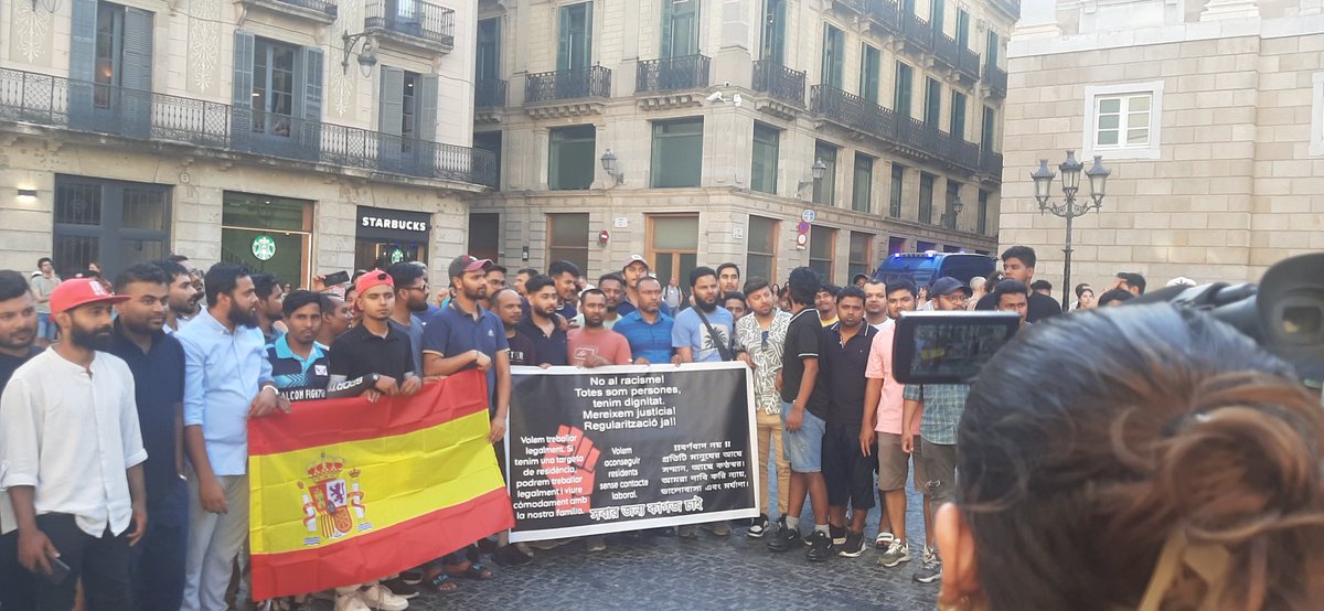 Vicenç Sanclemente (@vsanclmnt) on Twitter photo Manifestació contra el racisme a Barcelona <a href="/RTVECatalunya/">RTVE Catalunya</a> <a href="/radio4_rne/">radio4_rne</a> Contra l'islamofobia i solidaritat amb #Torrepacheco I #Piera. Col.lectius <a href="/topmantabcn/">manteros barcelona</a> <a href="/RegularizacionY/">✳️ RegularizacionYa Cuenta Oficial</a> Grup de joves de Bangladesh denuncia que han de pagar milers d'euros per un contracte! Demanen papers! Manifestació contra el racisme a Barcelona <a href="/RTVECatalunya/">RTVE Catalunya</a> <a href="/radio4_rne/">radio4_rne</a> Contra l'islamofobia i solidaritat amb #Torrepacheco I #Piera. Col.lectius <a href="/topmantabcn/">manteros barcelona</a> <a href="/RegularizacionY/">✳️ RegularizacionYa Cuenta Oficial</a> Grup de joves de Bangladesh denuncia que han de pagar milers d'euros per un contracte! Demanen papers!