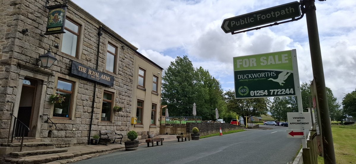 Newckie's tweet image. No appointment is required when popping in for a pint at the Royal Arms, Tockholes, Lancashire.
#fingerpostfriday