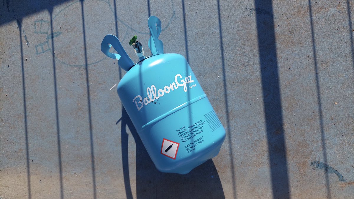 Deze #zwerfcilinder is van feestgroothandel Folat en lag op het Gerrit Sterkmanplein. Alleen al in de eerste 5 maanden van 2025 lager er ruim 16.000 op straat in #Rotterdam. Hoog tijd voor een landelijke inzamelingsregeling! 
#lachgas #lachgascilinder #inleververgoeding