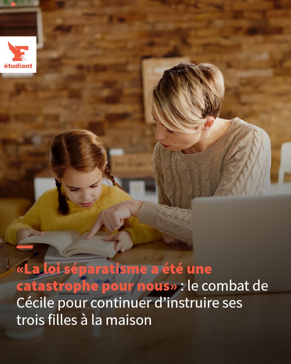 illustration dessin animé de deux peu les filles combat plus de une  nounours ours. le conflit entre les enfants. 47425425 Art vectoriel chez  Vecteezy, image size:960x1200