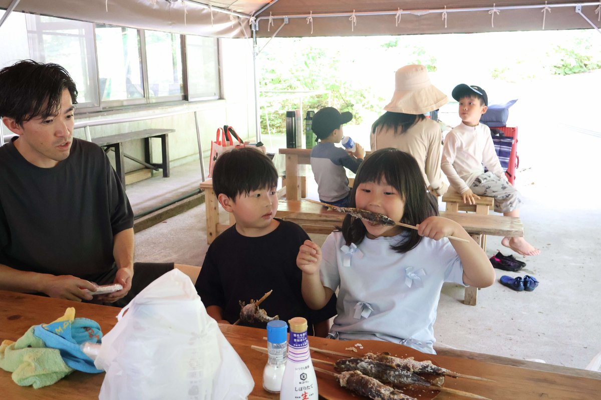 yazukikaku's tweet image. 大自然で夏の思い出づくり🌲
7月12日(土曜日)と13日(日曜日)に「八東ふる里の森まつり」が開催されました!
ヤマメの掴み取りなど自然の中で楽しめる無料アクティビティが盛りだくさんで、多くの家族連れでにぎわいました!
#八頭町 #八東ふる里の森
town.yazu.tottori.jp/site/news/1342…