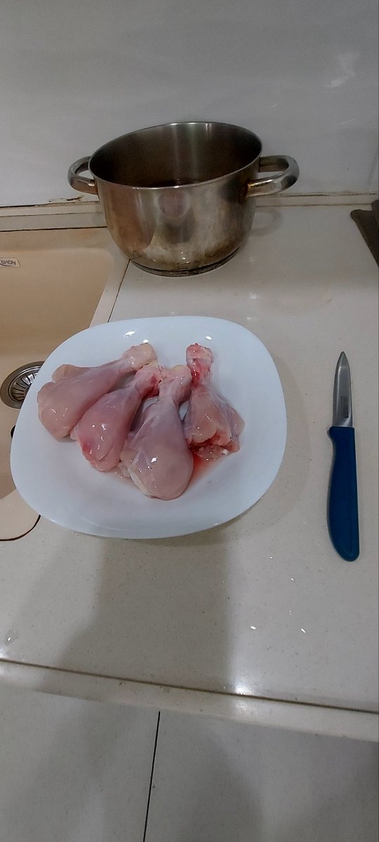 സംസ്കാരത്തിന്റെ ഭാഗമായി അമ്മക്ക് കുറച്ച് 'കാൽ' കഴുകി കൊടുത്തു ഗുയ്സ്‌ 

നാളെ ശാഖയിൽ സ്വീകരണം 😁😁