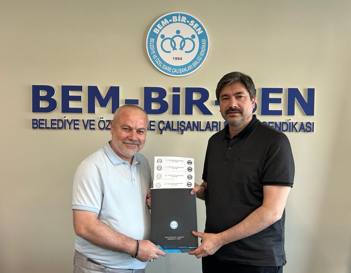 Genel Başkanımız 
Levent Uslu’ya

Bem-Bir-Sen ailemize katılan yeni üyelerimizin formları, Eskişehir Şube Başkanımız Fetullah Özsarı tarafından takdim edildi.

Hak, emek ve dayanışma mücadelemizde birlikte yürüyeceğimiz yeni yol arkadaşlarımıza,
Büyük Bem-Bir-Sen Ailemize hoş