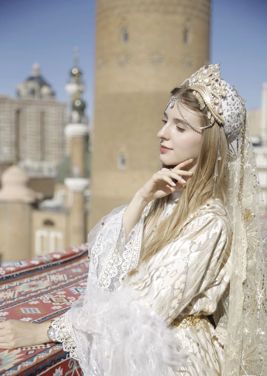 I'll respect the beauty of the princess in the western regions first.🤗