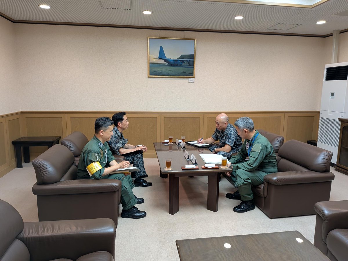 jjoc_pa's tweet image. 7月17日、#統合作戦司令官は、令和7年度自衛隊統合防災演習において部隊指揮官との連携をより強固なものとするため、#陸上総隊司令部、#東部方面総監部、#横須賀地方総監部 及び #航空支援集団司令部 を視察し、各指揮官と自衛隊の統合作戦能力強化について意見を交わしました。