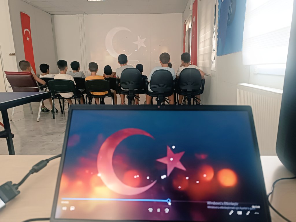 Samsat Gençlik ve Spor İlçe Müdürlüğü 
GSB Yaz Spor Okulları

GSB Ulusal Spor Projeleri kapsamında;

#GSBYazSporOkulları  Hentbol,Futbol,Atletizm,Voleybol, Badminton eğitimlerimiz tesislerimizde devam ediyor

📍Samsat Gençlik ve Spor İlçe Müdürlüğü