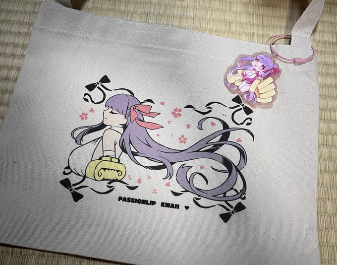 サコッシュとアクキー届いた リップたんかわいい!! めちゃ可愛く印刷されてるから安心したまた今度グッズ紹介します!!