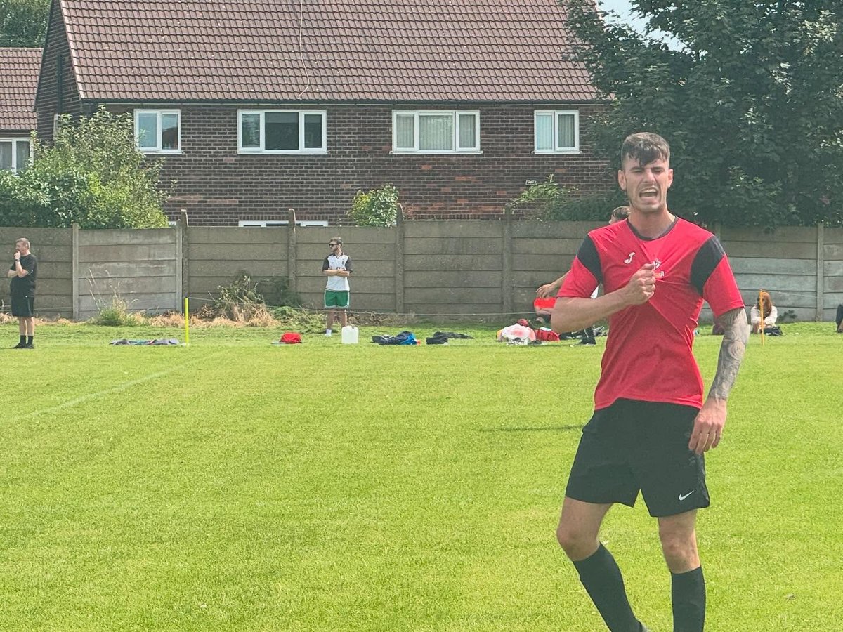 HeathRangersFC's tweet photo. SPONSORSHIP OPPORTUNITY

We are returning home to the Boys Club, with the opportunity for your company to be on new advertising boards on the sidelines.

Your company will have the exposure across 8-10 games per weekend and training every weekday.

DM me if you're interested. https://t.co/J9IbbDsvFF