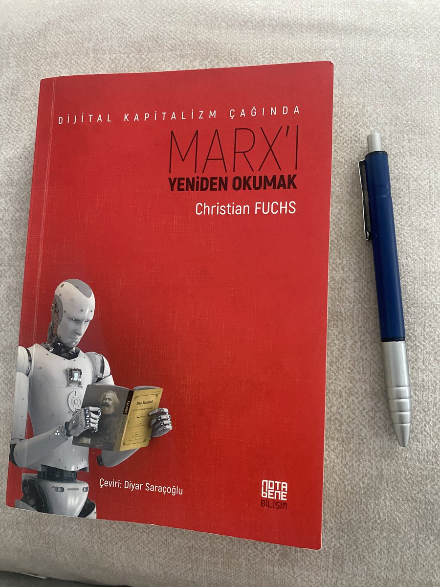 “Bir hayalet dolaşıyor Avrupa’da – komünizmin hayaleti.”

Marx’ın hayaleti yaşlı kıtayla sınırlı kalmamış anlaşılan tıpkı iletişim teknolojileri gibi. Bugüne anlamak için iyi bir perspektif sunuyor.