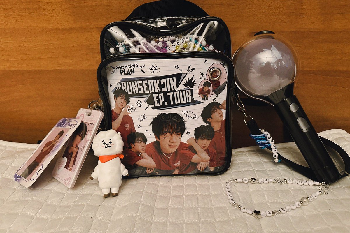 namelessgiuls's tweet photo. If you see me, come to say “hi” 🥰

#RUNSEOKJIN_epTOUR_Amsterdam https://t.co/UiWhmuvRZx