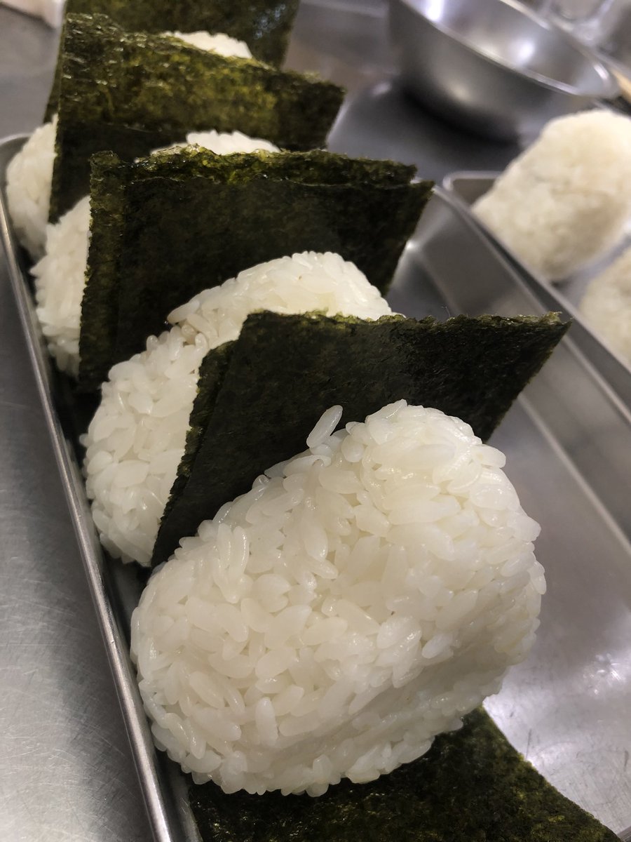 coco_color_1313's tweet image. ＃シフォンケーキ専門店 
の

＃和菓子職人
が

＃おにぎり
＃研究中　

＃情報渋滞

一粒一粒　お米が立ってます✨

＃シフォンケーキこころいろ
＃北斗市
＃北斗市グルメ
＃時々　＃おにぎり屋