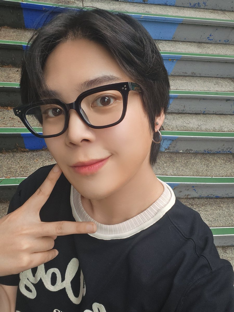 the_verivery's tweet image. [📸]
#연호의_야외라이브

비도 오고 
베러 생각도 나고 그래서☔

#베리베리 #VERIVERY #VRVR
#연호 #YEONHO