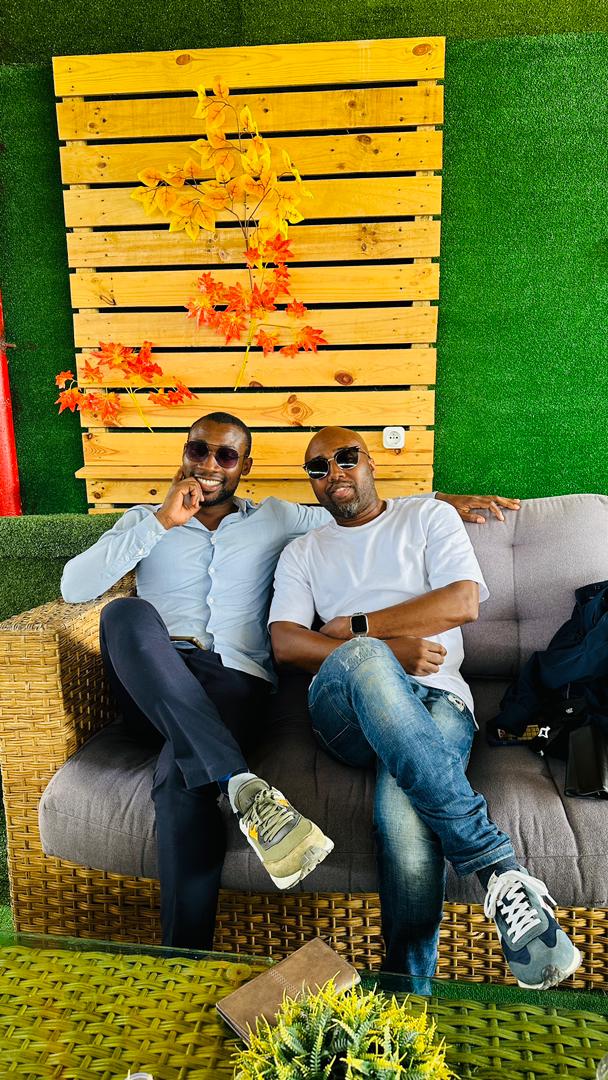 Precious4_HIM's tweet photo. HBD 🎉🎉 bro.
J'ai la chance d'avoir des gens avec qui même deux minutes de texto sont agreables...
Alors imagine deux heures à attendre un bon placali...🤣🫵
#BMCT
PROFITE DE TA JOURNÉE BRO. https://t.co/uhXY8IAiOD