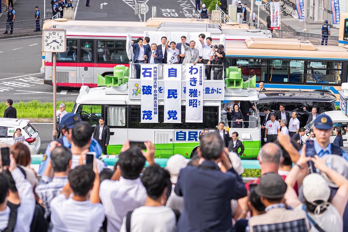 shigeruishiba's tweet image. 神奈川県中山駅北口にて脇雅昭候補の応援に。
小さい頃から新聞配達で家計を支え、今も奨学金を返しながら実直に皆さんと向き合い続ける脇候補。
どうか脇雅昭候補を国政に送り出していただけますよう、皆様のお支えをお願いいたします。