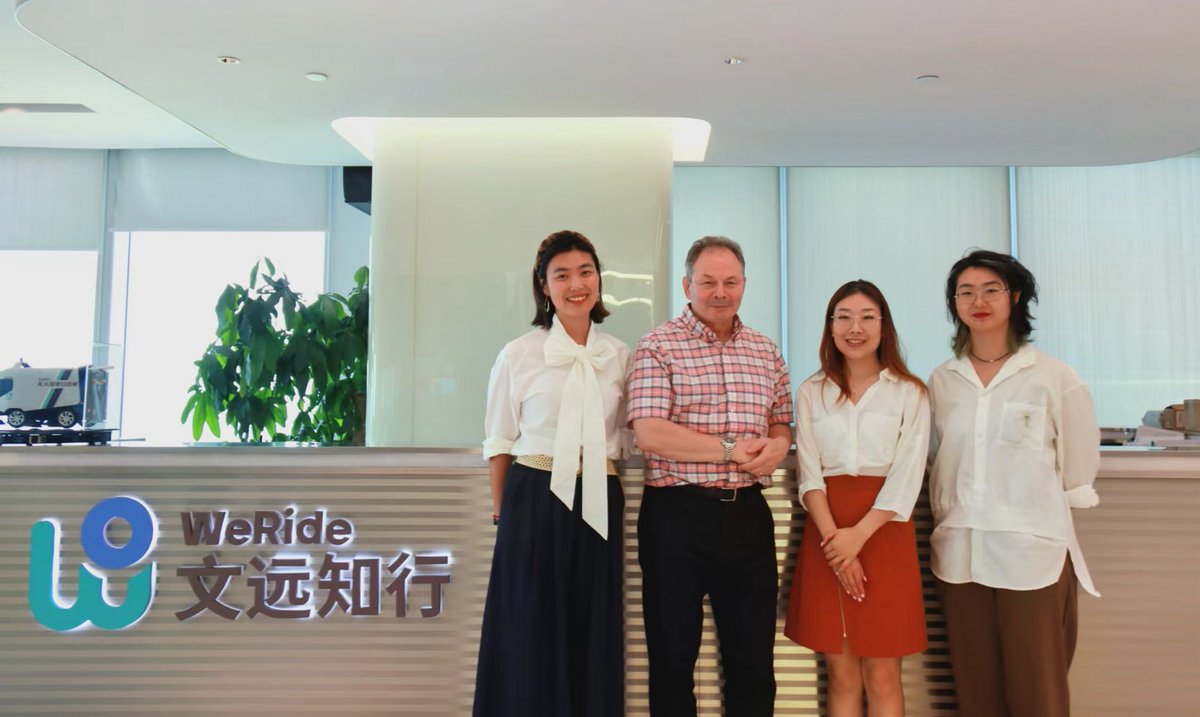 WeRide_ai's tweet image. Great to host Mr. Trevor Lewis and his team from the @biztradegovuk at WeRide! 🇬🇧🚍 They experienced our fully driverless #Robobus and #Robotaxi and explored the potential of bringing AVs to the #UK. Excited about future collaboration to support the UK&apos;s smart mobility push.…