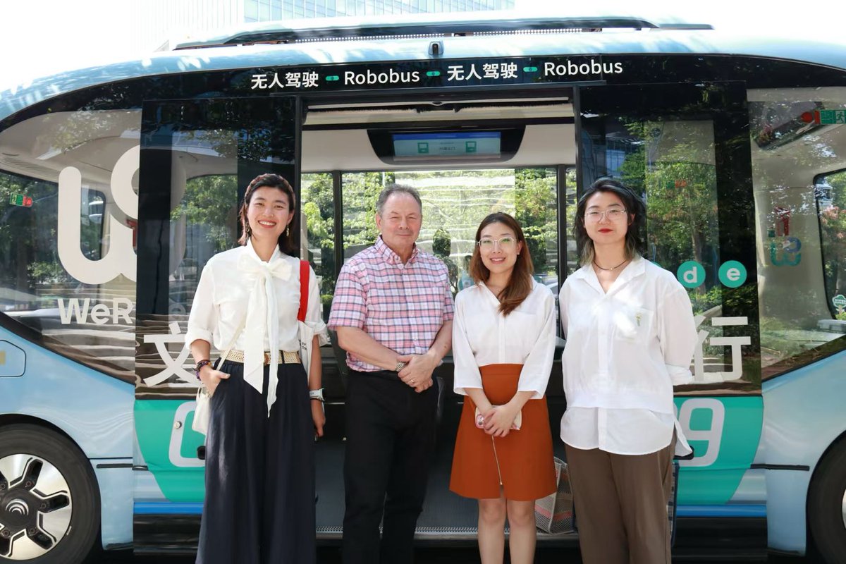WeRide_ai's tweet image. Great to host Mr. Trevor Lewis and his team from the @biztradegovuk at WeRide! 🇬🇧🚍 They experienced our fully driverless #Robobus and #Robotaxi and explored the potential of bringing AVs to the #UK. Excited about future collaboration to support the UK&apos;s smart mobility push.…