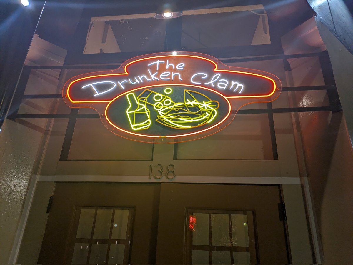 LevanReid's tweet image. Here we go and Levan Out Live is at the Family Guy: The Drunken Clam, pop up in the north end. This is going to be a fun morning. Stay with us.
#wbz #TheDrunkenClam #LevanOutLive