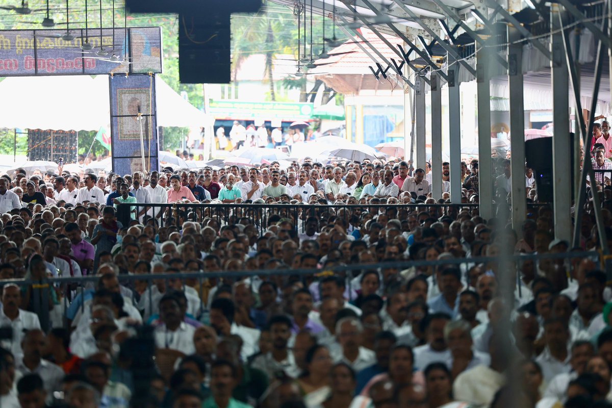 Supriya23bh's tweet photo. Leader of Opposition Mr @RahulGandhi ji at the Oommen Chandy Smriti Sangamam held at St. George Orthodox Church in Puthuppally, Kottayam

#Kerala https://t.co/ol6AgJ5AW2