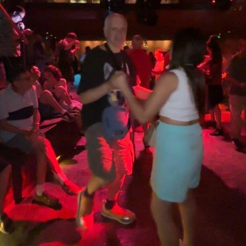 Aspanias's tweet photo. Ja estem pràcticament de cap de setmana una altra vegada i encara no us havíem explicat que la Llar III va estar a la discoteca @LuzdeGasClub cap de setmana passat. Marcar-se uns balls sempre senta bé! https://t.co/YoSvtwhaqj