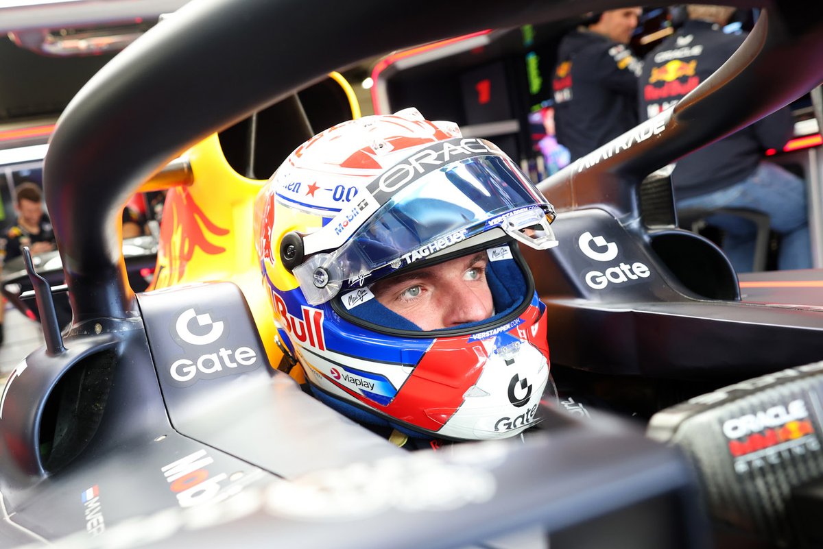 motorsportcomtr's tweet image. 🔴 JENSON BOTTON, MERCEDES KONUSUNDA VERSTAPPEN'İ UYARDI!
🗣️ "Mercedes'e giderse bambaşka bir durum olacak. Araç onun için tasarlanmamış olacak."
"Bu yüzden onun için işine yarayacak bir durum mu, bilmiyorum. Ama elbette dünyanın en iyisiyse her yerde başarılı olmalı."