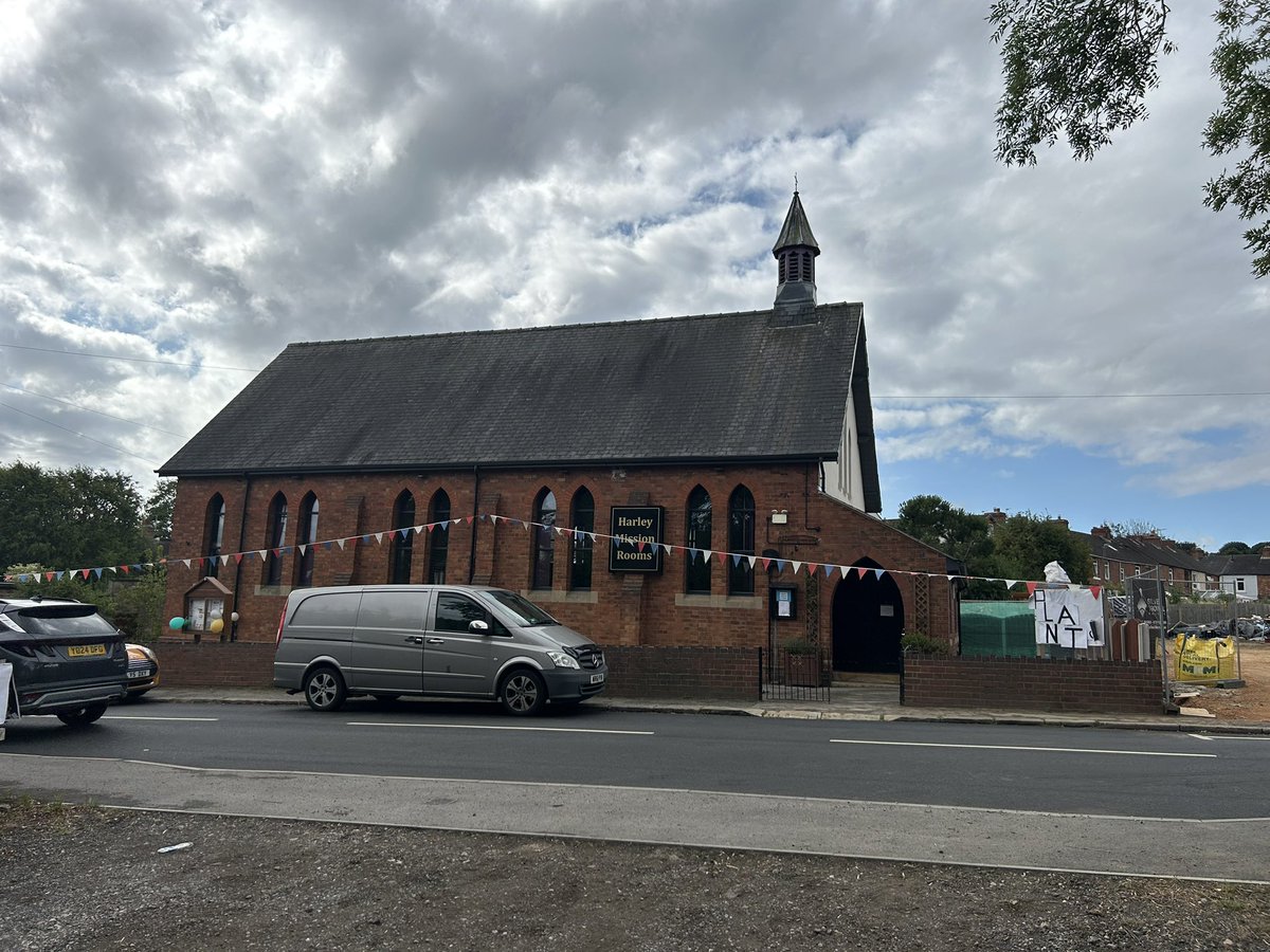 UPW_Barns_Roth's tweet image. Big day today for the Barnsley Rotherham Unpaid Work team.  First day at our new project The Harley Mission Rooms Lunch Club, team is preparing a two course meal for 40 covers.
#communitypayback 
#whatscooking