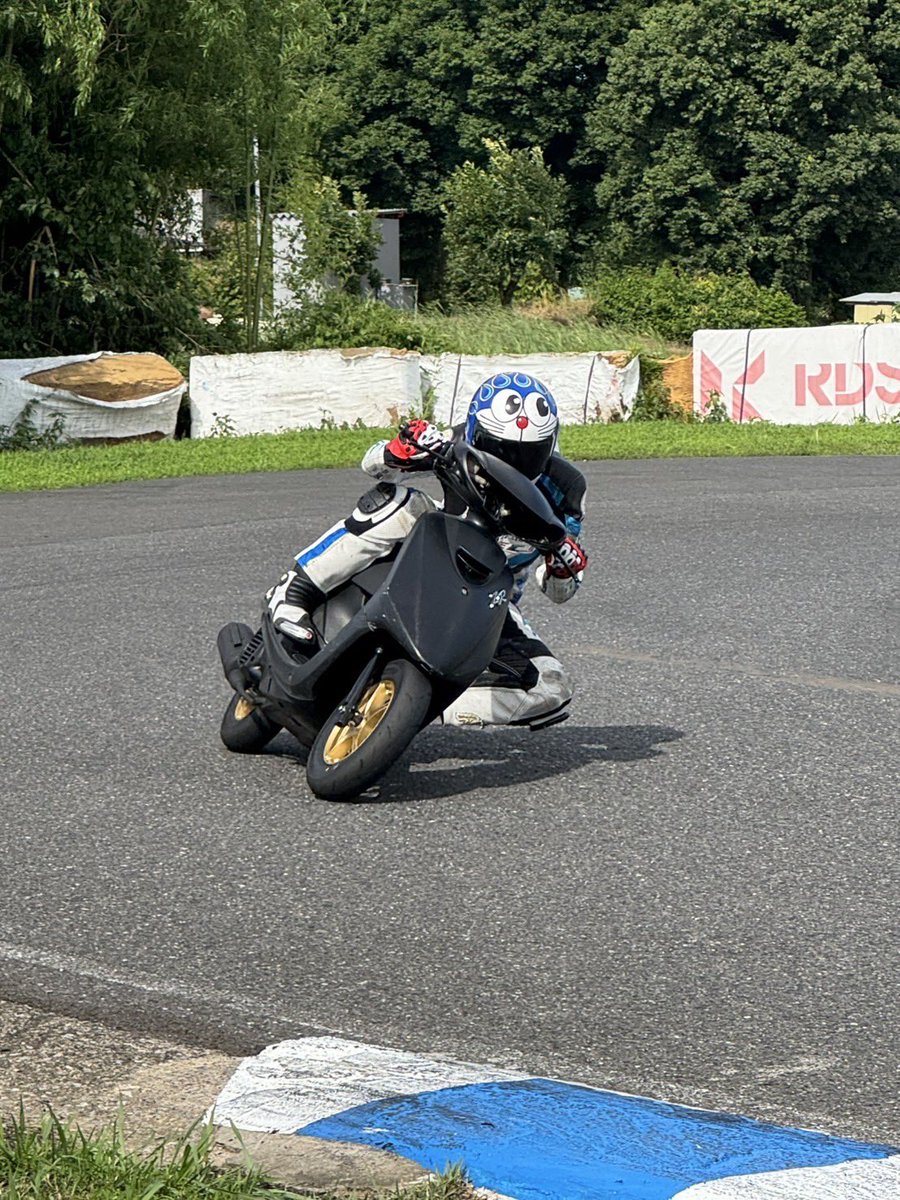 サーキット秋ヶ瀬にスクーターの耐久レースに出るため練習いった(ง