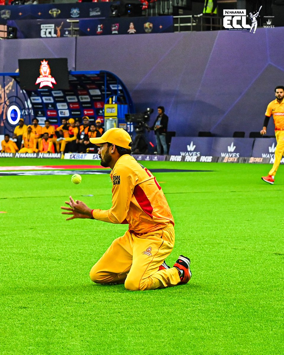 eclt10league's tweet image. 𝐈𝐬 𝐢𝐭 𝐚 𝐜𝐚𝐭𝐜𝐡 𝐨𝐫 𝐚 𝐝𝐫𝐨𝐩 ?🫣🤯

#eclt10 #cricket #VikasSingh #LucknowLions