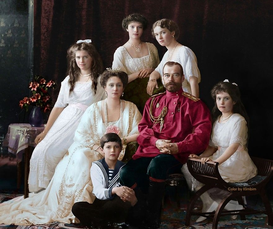 NieMehrKrieg's tweet image. In der Nacht vom 16. auf den 17. Juli 1918 wurde die Zarenfamilie in Jekaterinenburg von Bolschewiki ermordet. Insgesamt elf Menschen starben, der Zar, Nikolaus II., seine Frau und seine fünf Kinder, außerdem der Leibarzt, der Koch und weitere Begleiter.
Die Angst Lenins vor…