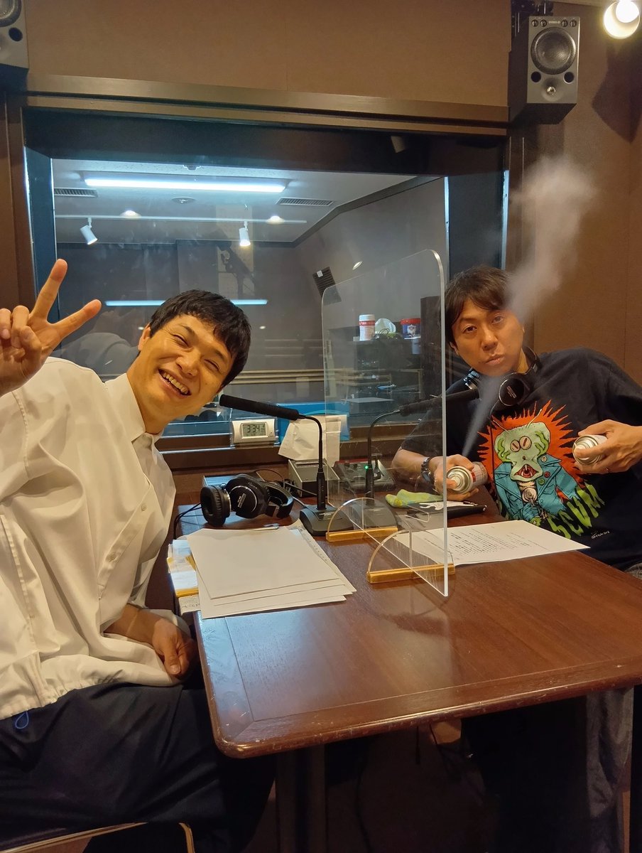 mouchu_sbc21's tweet image. 19日(土)21時半~ #おラジオ中 放送です
#ヤジマリー さんは本日18日が誕生日!おめでとうございます!
これからもスタジオの中をシューっと
勢いのあるスプレー噴射たのんます💨
#もう中学生のおラジオ中
#もう中学生
#原田フニャオ
#夏のニオイ