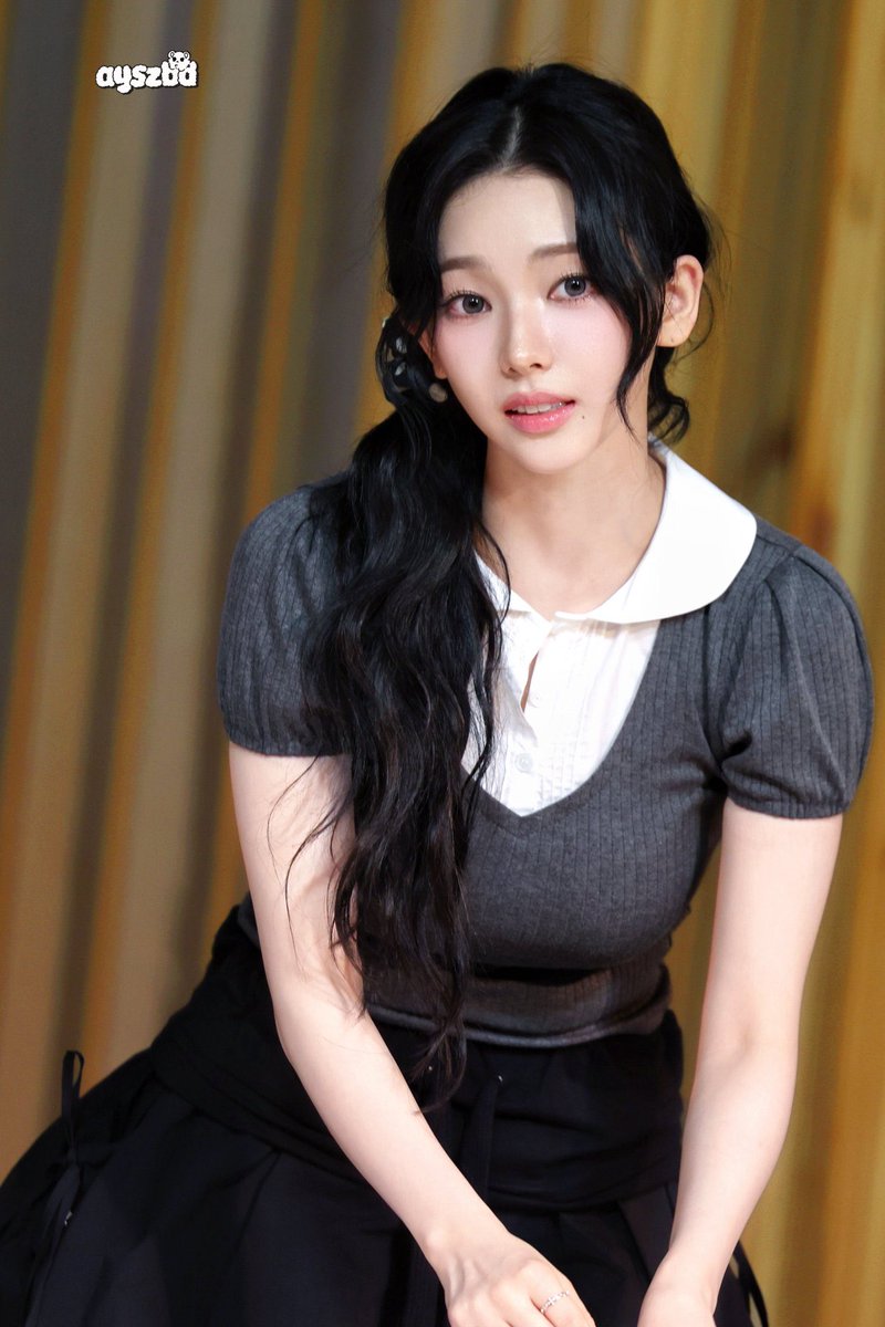 hourly karina (@hourlykrn) on Twitter photo 