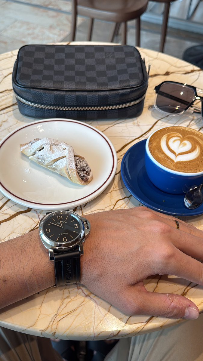 aakyuz's tweet photo. Buraya yazlıklarını giymiş bir Panerai bırakalım. ✨ https://t.co/Vt0wNBmzU7