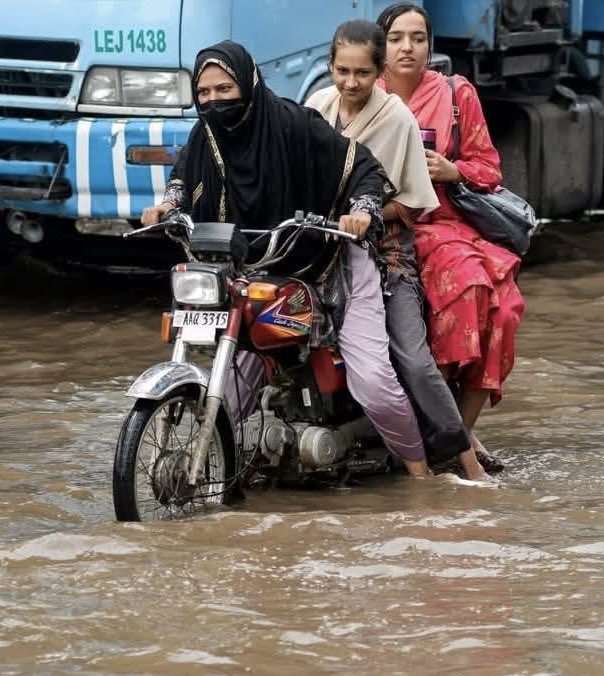 Halarnawaz's tweet image. Urban flooding isn’t just caused by climate change. It’s the result of poor planning, weak infrastructure, disappearing green spaces & zero accountability. Pointing to climate alone lets those in power off the hook. It’s a failure of governance as much as an environmental crisis.