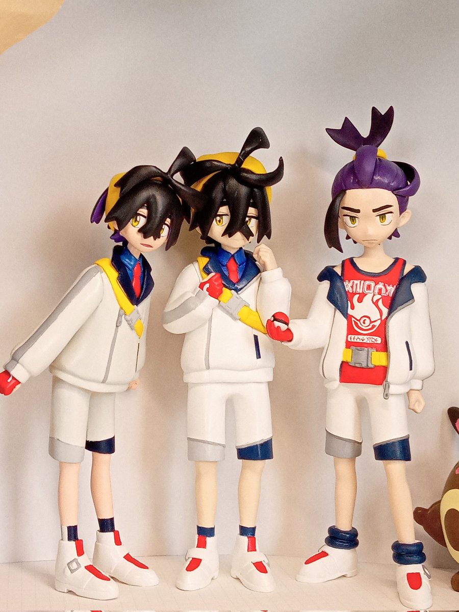 スグリくんのフィギュアが完成した！
設定資料の後ろ向きのポーズを参考に作りました
今までのと比べるとちょっと小さい