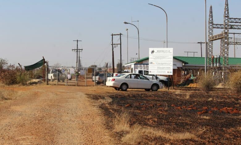 Martin_Nel_99's tweet image. 💡R9,000 PER DAY ON DIESEL — THANKS TO MERAFONG'S FAILURE
@Our_DA is outraged by a 4-week-long power outage in Welverdiend caused by the repeated failure of the Frikkie Substation — the lifeline for homes, factories, and social housing in the area.
🚨Businesses are now…