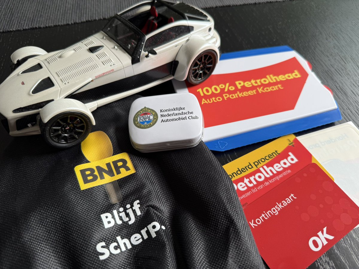De paaimaterialen zijn in goede orde ontvangen <a href="/BNRpetrolheads/">BNR Petrolheads</a>. Bewijslast van lidmaatschap van de leukste Petrolheads Komjoenittie. Leuke bezorger ook! We kunnen snoepen, krabben, parkeren, goedkoop tanken en lol hebben. De volgorde is vrij. 1000 x dank!