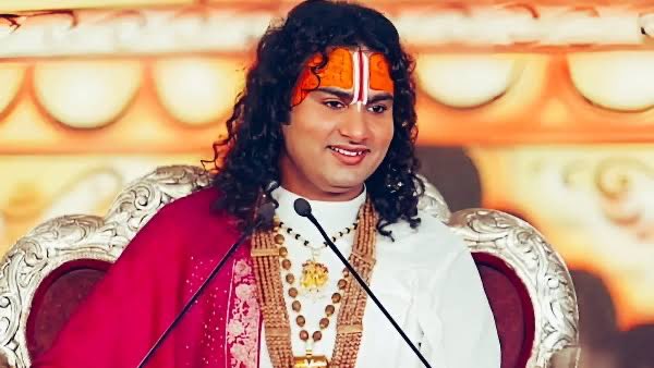 यह अनिरुद्धाचार्य जी हैं 🤟
आज कल अखिलेश यादव और उनके समर्थक इन्हें धर्म और जाति के नाम पर टारगेट कर रहें हैं।

👉 जानिए इन्होंने आजतक क्या किया है?
१. सनातन धर्म का प्रचार प्रसार
२. ग़रीब और वृद्धों की मदद
३. धार्मिक शिक्षाओं से लोगों को जागरूकता
४. अन्नपूर्णा रसोई में हजारों