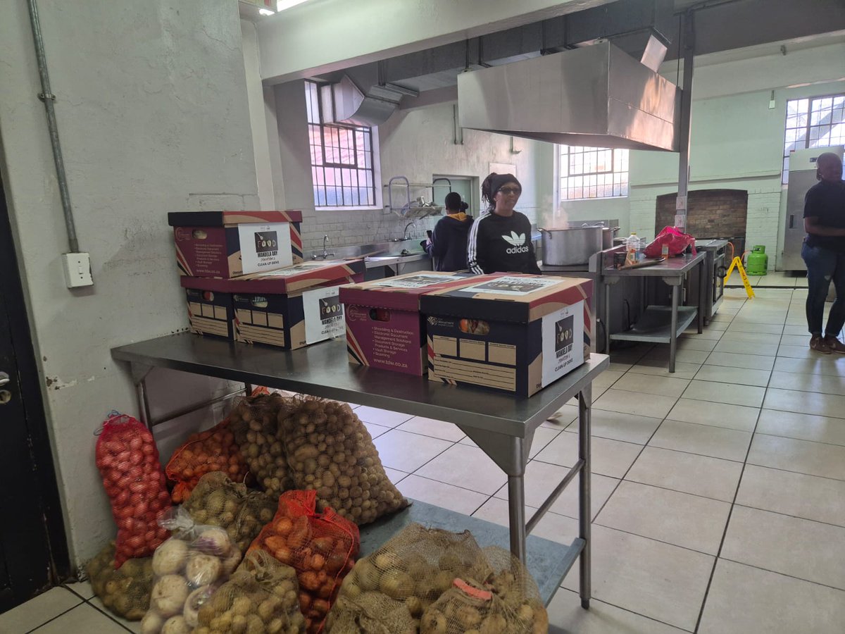 jhbproperty's tweet image. As part of our #MandelaDay activities, we donated food, warm clothing & hygiene items to 3 Kotze Shelter – Displaced Persons Unit. The shelter supports some of our most vulnerable and is always in need of non-perishables, blankets and warm clothes. #JHBPropertyCares #67Minutes
