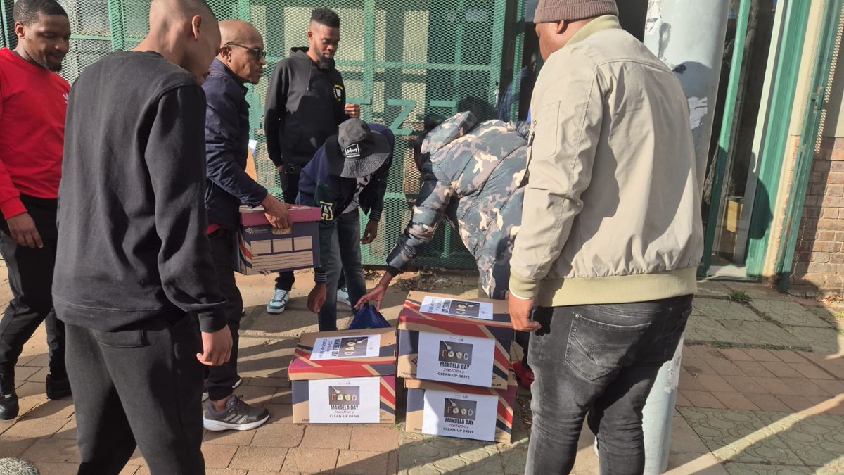jhbproperty's tweet image. As part of our #MandelaDay activities, we donated food, warm clothing & hygiene items to 3 Kotze Shelter – Displaced Persons Unit. The shelter supports some of our most vulnerable and is always in need of non-perishables, blankets and warm clothes. #JHBPropertyCares #67Minutes