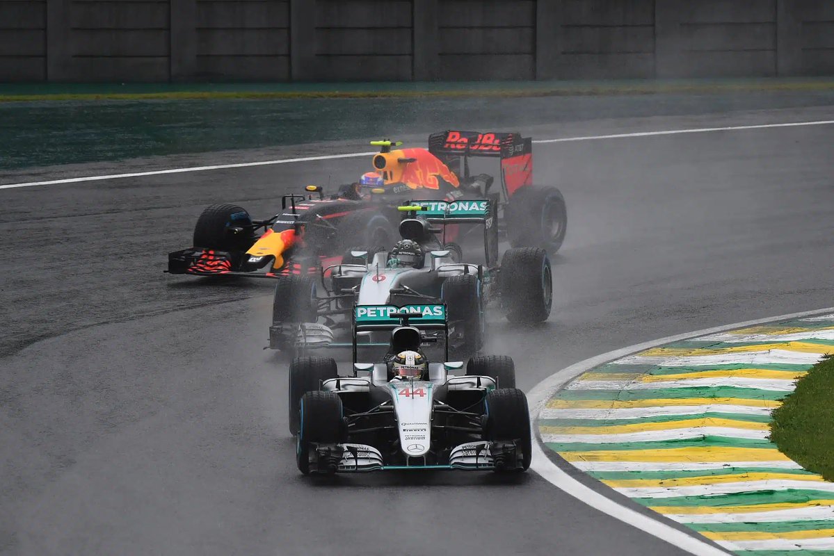 avuguraslan's tweet image. “Araç Verstappen'e göre tasarlanmamış olacak.” Verstappen bence de takım değiştirmeli de bunu başka bir pilot için hiç duymadık.2016'da gelir gelmez bir çaylakken yarış kazanıp yağmurda tarihin en iyi araçlarından birine kafa tuttu.Araç o zaman Vers'e göre miydi ?
#verstappen #f1