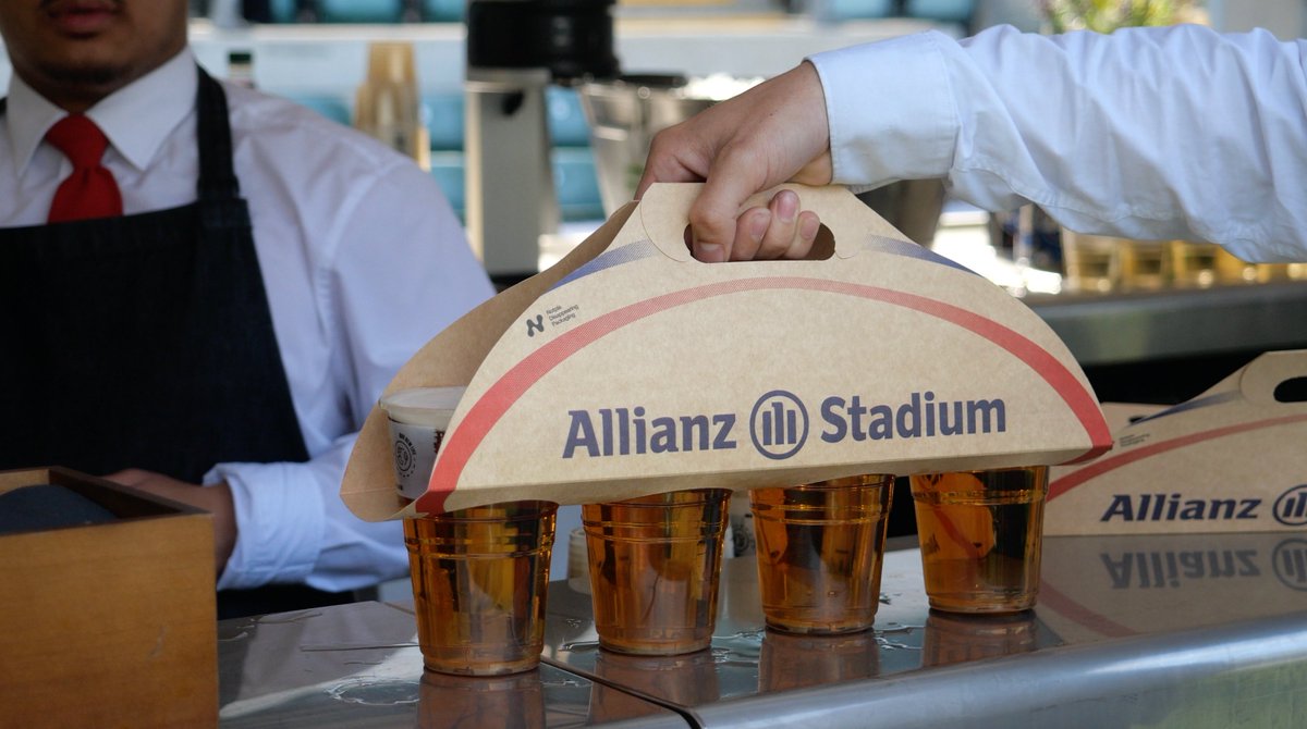 allianz_stad's tweet photo. 🏉 UK’s 1st plastic-free drinks carrier debuted at the stadium - shaped like a rugby ball & made from seaweed 🌱
Fast. Stackable. Compostable 🍊
More sustainable matchdays ahead 🌍
Read more: https://t.co/c9Ta615HJQ
#Sustainability #PlasticFree #GreenSport #Notpla https://t.co/PBFFhZfRJ3