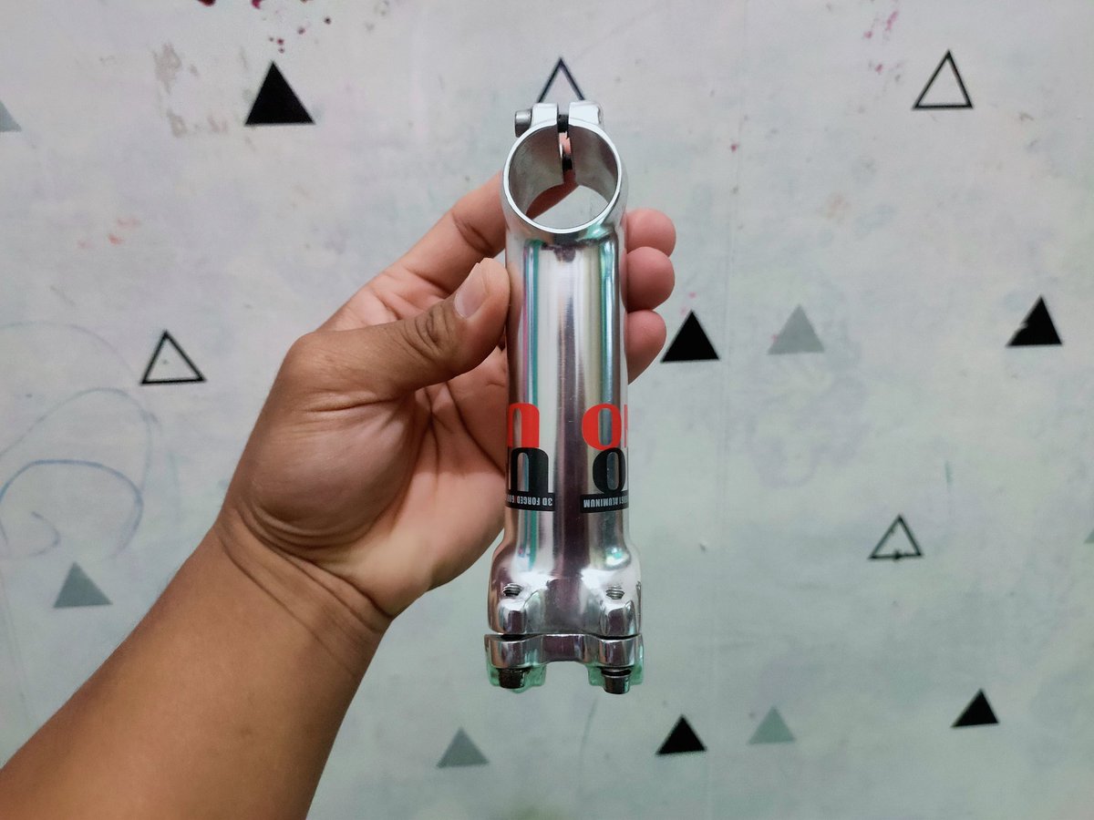 dhemazzh's tweet photo. WTS stem UNO raw polish 110mm 6 derajat kondisi mulus baut aja yg sedikit dekil lepas 150k lokasi sby minat japri aja https://t.co/JsrPwNy8C0 #fnfjb https://t.co/IemT9zx7VT