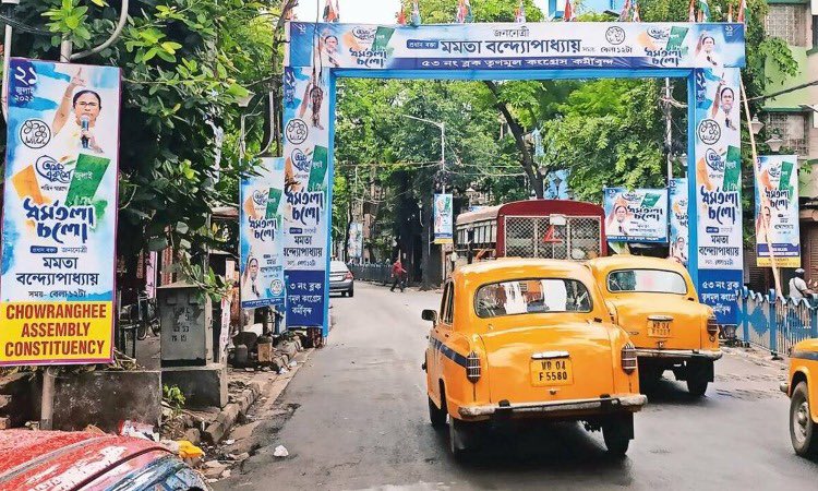 Live Law (@livelawindia) on Twitter photo #Calcutta High Court hearing a matter seeking restrictions on the state governments #MartyrsDay rally to be held on 21st July.
The petitioners, claiming to be an organisation for lawyers, states that the rally will cause widespread traffic disruptions.
#Kolkata <a href="/AITCofficial/">All India Trinamool Congress</a> #Calcutta High Court hearing a matter seeking restrictions on the state governments #MartyrsDay rally to be held on 21st July.
The petitioners, claiming to be an organisation for lawyers, states that the rally will cause widespread traffic disruptions.
#Kolkata <a href="/AITCofficial/">All India Trinamool Congress</a>