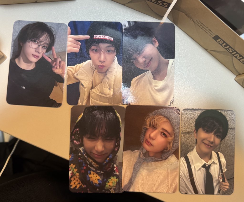 cheery_53's tweet photo. 생각보다 많아져서 글 올립니다 
인증 안 받고 그냥 나눠드려요

콘서트 25, 26, 27 
하루에 50세트 선착순 입니다

12종 다 들어있고 네.. 예 그냥 이런 것도 있구나 기억만 해주세요 나눔 많관부 https://t.co/2fjkjDGXtz