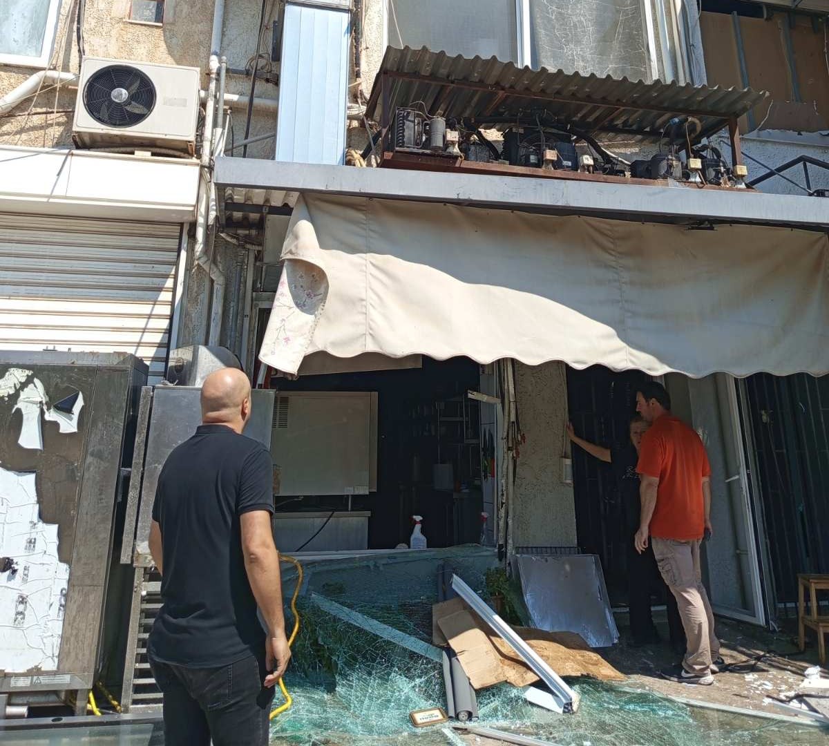 syndicatehwu's tweet image. ‼️Έκρηξη σε ταβέρνα στο Μαρούσι – 2 εργαζόμενες τραυματίες
🔴Άμεση παρέμβαση του Συνδικάτου: Να παρθούν τώρα όλα τα απαραίτητα μέτρα ασφαλείας για τους εργαζόμενους
👉hwu.gr/?p=7819