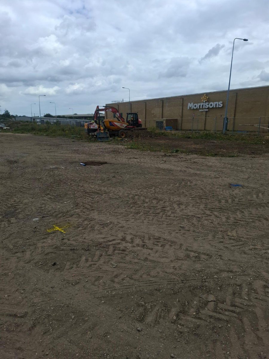 BurneyGroup's tweet photo. The site is now cleared as we begin our next build at Portside Retail Park, Harwich, for a new @SUBWAY store with additional Fast EV charging bays from @InstaVoltUK. Work is on track for completion by early November.

#PortsideRetailPark #HarwichDevelopment #SubwayUK #InstaVolt https://t.co/yttOPTda61