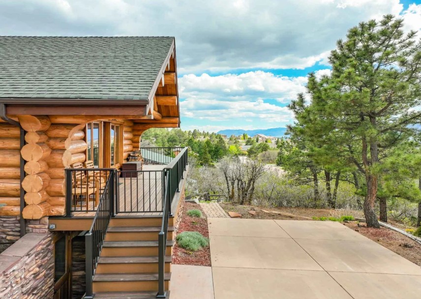 deckoroutdoor's tweet image. Monument, CO
Deck tip for high-altitude living: UV exposure at elevation can age materials fast. Opt for composite decking and a UV-resistant finish to reduce fading and warping over time.
🌞 #DeckBuildingTips