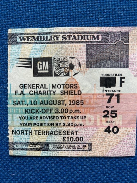 WembleyArchive's tweet photo. On this day #OTD 1985 @wembleystadium connected by @EE we were there: #Everton beat #ManchesterUnited #MUFC 2 -0 in the F.A Charity Shield now the #facommunitysheild with goals from Trevor Steven and Adrian Health. 82k in attendance https://t.co/UKpHkz12RH
