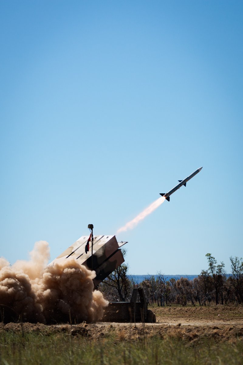 DefenceAust's tweet image. Bringing the BOOM! 💥 As part of Exercise @TalismanSabre, @AustralianArmy soldiers fired AIM-120 missiles from a National Advanced Surface to Air Missile System (NASAMS) at the 📍 Bradfield Training Area, NT.
#YourADF #StrongerTogether #TS25 #TalismanSabre25